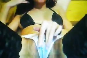 I have a fun masturbating in front of my excited online viewers