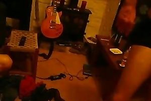 Bodacious skank turns out to be a large fan of missionary position