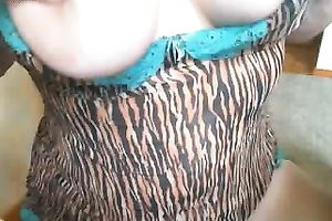 Amateur milf flashes her biggest natural pointer sisters during a intimate show