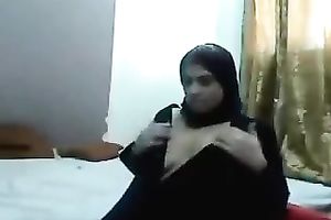 Paki hussy in a kerchief flashes her scoops for the webcam