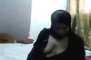Paki hussy in a kerchief flashes her scoops for the webcam