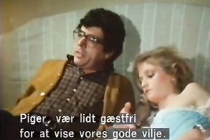 Redhead milf with short hair receives her tight cunny nailed on the sofa