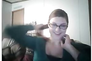 Chubby UK brunette hair sweetheart flashed her nice-looking boobs for a sec