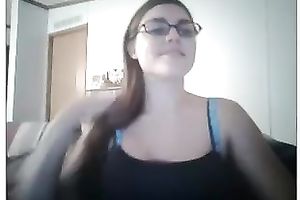 Chubby UK brunette hair sweetheart flashed her nice-looking boobs for a sec