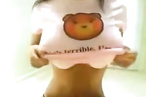 This Cuban beauty with huge tetas has a million dollar gazoo