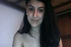 Awesome long-haired brunette hair fingers her fur pie in front of a cam