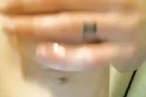 I am a hawt cam model and I love showing off my ideal bum