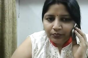 Fat bottomed Indian slut with saggy zeppelins puts on a fine show