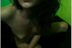 This big O lust floozy likes to rub her smoothly hairless pussy on cam