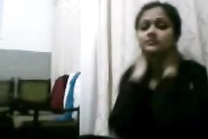 This hawt Indian teen playgirl looks so much more good in nature's garb