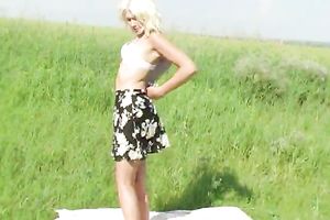 This neat floozy love to drive out to the country and masturbate