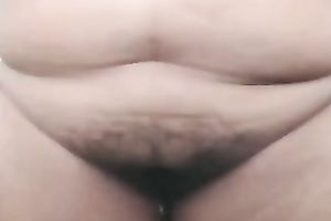 This chunky Pinay granny livecam model is quite attractive