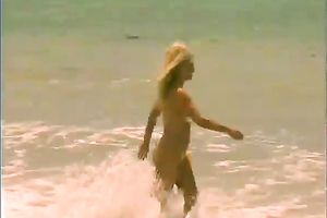 Busty tart gives her client a valuable oral outdoors