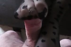 Wow just wow that babe indeed knows how to give a great footjob