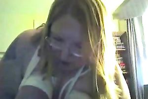 I am an old slutty wife and I know how to put on a admirable cam show