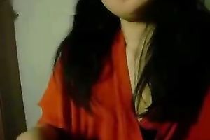 Raven haired trollop knows how to give a good tugjob