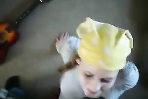 Awesome orall-service from cute and hawt French babe who does it great