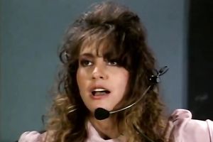 Two sizzling blonde bitches runs their cunnies 2gether