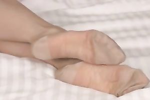 My white women teases me with her nylon feet in a hawt homemade video