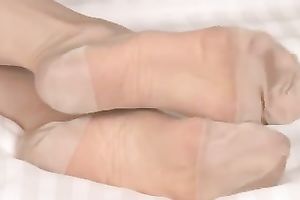 My white women teases me with her nylon feet in a hawt homemade video