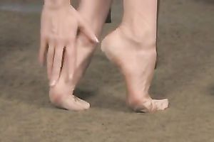 My white women teases me with her nylon feet in a hawt homemade video