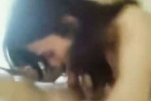 Brunette doxy shows her arse to me and gives me head