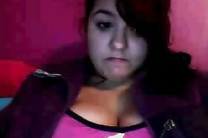 Chubby brunette hair flashes her wobblers and wazoo for the cam