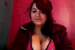 Chubby brunette hair flashes her wobblers and wazoo for the cam