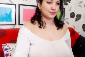 Private webcam show with a brunette hair showing her love muffins and gazoo