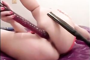 Awesome seductress is masturbating and showing off her good arse