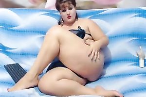 Webcam solo with a bulky milf demonstrating her bulky legs