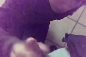 She was kinky for a quick handjob in the public place