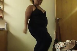 Fat skank dances in front of livecam in homemade solo