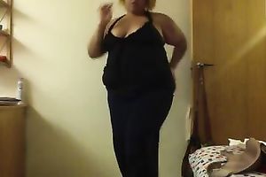 Fat skank dances in front of livecam in homemade solo