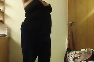 Fat skank dances in front of livecam in homemade solo