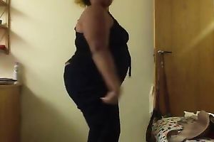 Fat skank dances in front of livecam in homemade solo