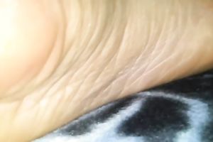 Homemade foot fetish clip with my paramour showing her toes