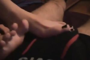 My horny GF massages my rod with her feet in homemade clip