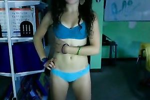 This hawt hoe actually goes to gym and this babe is not shy to show her hawt body