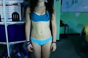 This hawt hoe actually goes to gym and this babe is not shy to show her hawt body