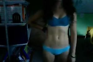 This hawt hoe actually goes to gym and this babe is not shy to show her hawt body