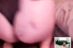 Webcam solo act with a bulky milf rubbing her slit and large boobs