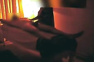 This ebon masseuse knows how to give a admirable cook jerking