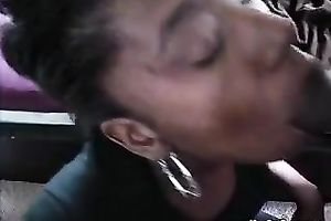 Amateur ebon bitch gives blow job to dark guy for facial