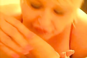 Fat bodacious whore knows how to give outstanding blowjob