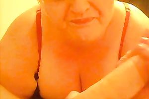 Fat bodacious whore knows how to give outstanding blowjob