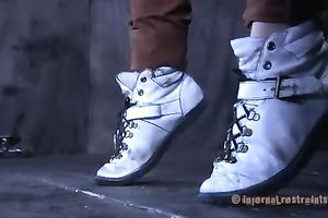 Short haired hottie shows how resigned and hardy that babe is