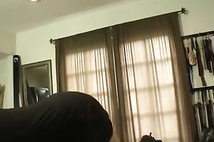 Sensual Asian floozy shows her tugjob skills in homemade episode