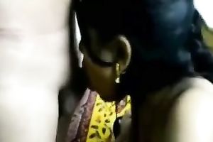 Cock crazed Indian babe knows how to give precious head