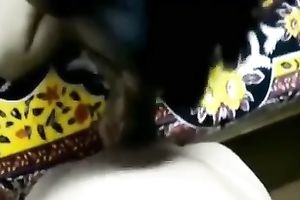 Cock crazed Indian babe knows how to give precious head